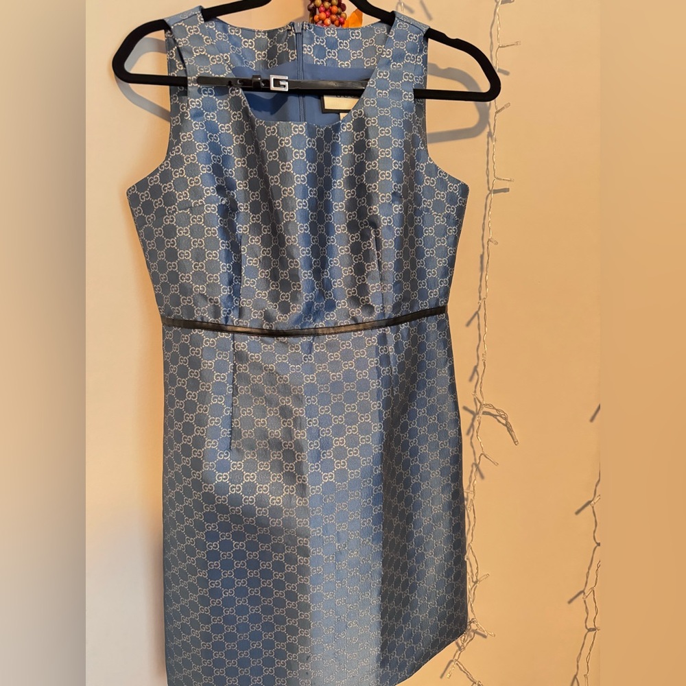 Pre Owned authentic Gucci dress
Size Bust 34